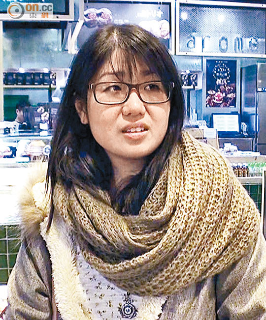 ■金小姐(文職)︰「依家去提款都唔敢撳一千蚊,都係撳一百同五百蚊。」