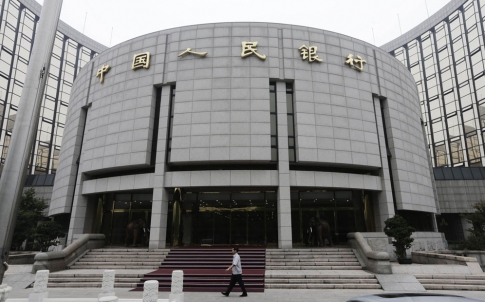 ■The People's Bank of China will allow the exchange rate to float by as much as 2 per cent up or down from a midpoint set by the central bank each day.